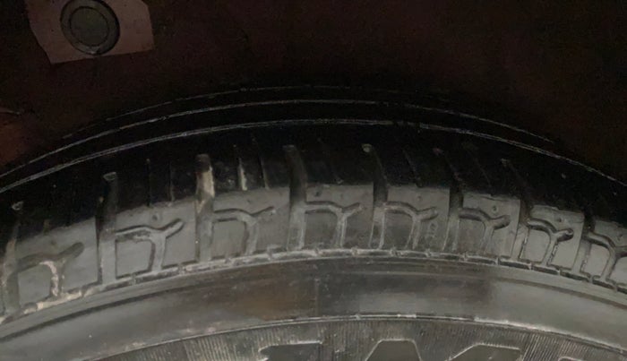 2014 Hyundai i10 SPORTZ 1.1, Petrol, Manual, 33,676 km, Right Rear Tyre Tread