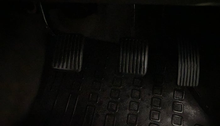 2014 Hyundai i10 SPORTZ 1.1, Petrol, Manual, 33,676 km, Pedals