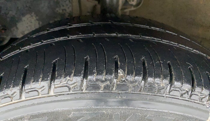 2017 Mahindra Kuv100 K4 6 STR, Petrol, Manual, 20,839 km, Left Front Tyre Tread