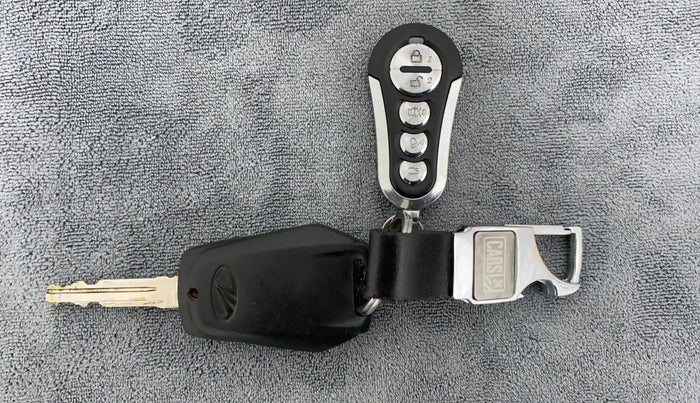 2017 Mahindra Kuv100 K4 6 STR, Petrol, Manual, 20,839 km, Key Close Up