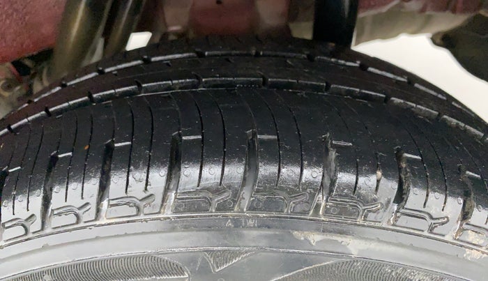 2017 Mahindra Kuv100 K4 6 STR, Petrol, Manual, 20,839 km, Left Rear Tyre Tread