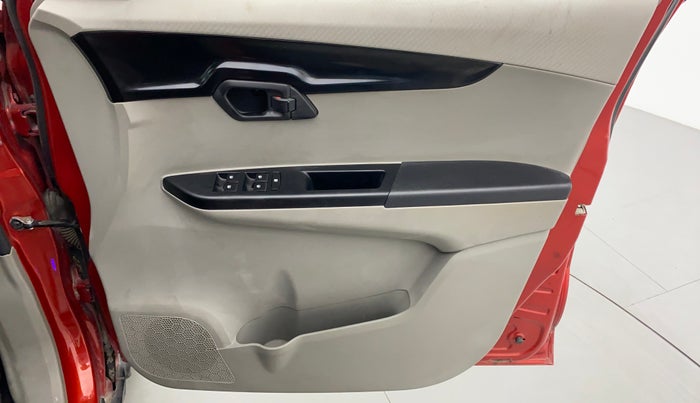 2017 Mahindra Kuv100 K4 6 STR, Petrol, Manual, 20,839 km, Driver Side Door Panels Control