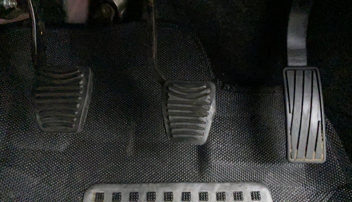 2017 Mahindra Kuv100 K4 6 STR, Petrol, Manual, 20,839 km, Pedals