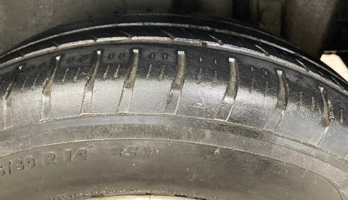 2017 Maruti Swift LXI (O), Petrol, Manual, 79,321 km, Left Rear Tyre Tread