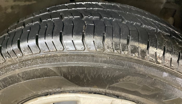 2017 Maruti Swift LXI (O), Petrol, Manual, 79,321 km, Right Front Tyre Tread