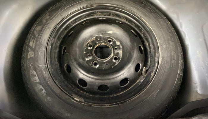 2017 Maruti Swift LXI (O), Petrol, Manual, 79,321 km, Spare Tyre