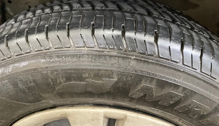 2017 Maruti Swift LXI (O), Petrol, Manual, 79,321 km, Left Front Tyre Tread