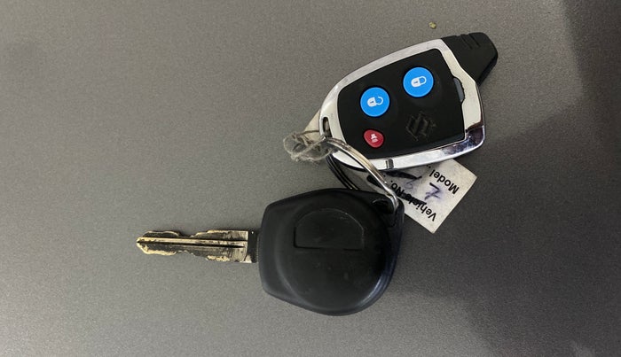 2017 Maruti Swift LXI (O), Petrol, Manual, 79,321 km, Key Close Up