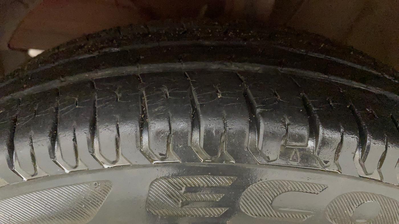 2018 Maruti Swift VXI, Petrol, Manual, 26,689 km, Left Front Tyre Tread