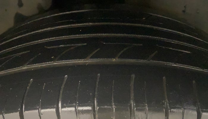 2018 Skoda Rapid AMBITION 1.5 TDI AT, Diesel, Automatic, 1,24,743 km, Right Rear Tyre Tread