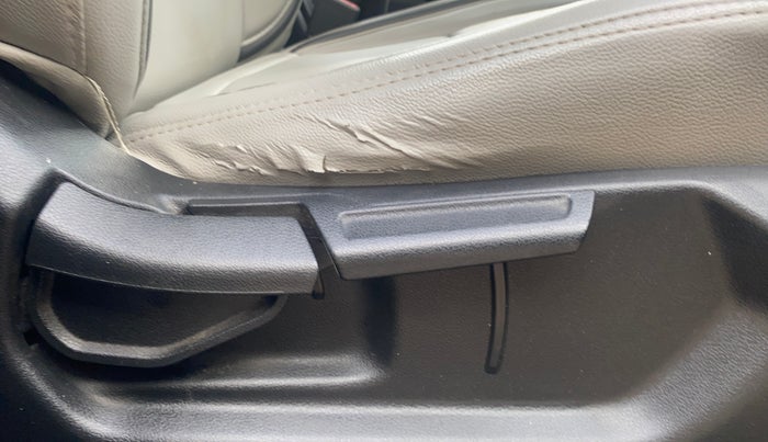 2019 Hyundai VENUE SX PLUS 1.0 TURBO DCT, Petrol, Automatic, 68,486 km, Driver Side Adjustment Panel