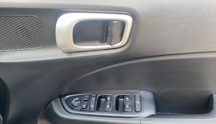 2019 Hyundai VENUE SX PLUS 1.0 TURBO DCT, Petrol, Automatic, 68,486 km, Driver Side Door Panels Control