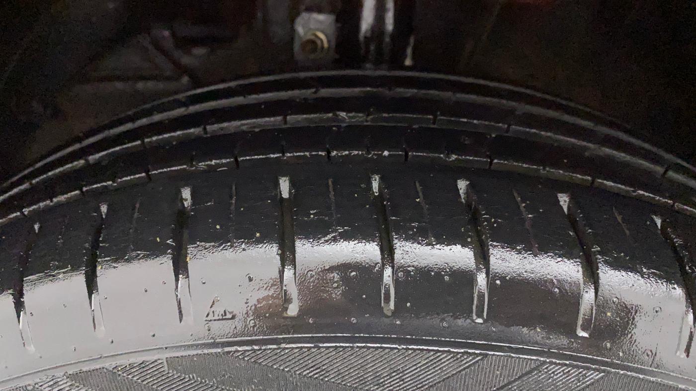 2016 Maruti Baleno ALPHA PETROL 1.2, Petrol, Manual, 67,354 km, Left Front Tyre Tread