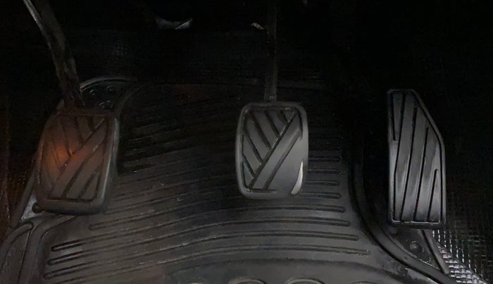 2016 Maruti Baleno ALPHA PETROL 1.2, Petrol, Manual, 67,354 km, Pedals