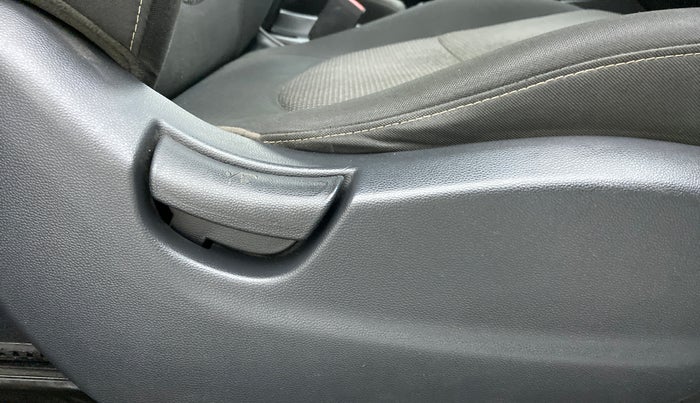 2017 Hyundai Creta 1.4 E PLUS CRDI, Diesel, Manual, 68,765 km, Driver Side Adjustment Panel
