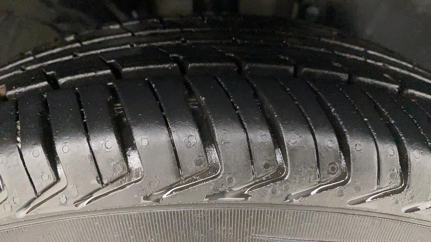 2019 Renault Kwid RXL, Petrol, Manual, 12,743 km, Right Front Tyre Tread