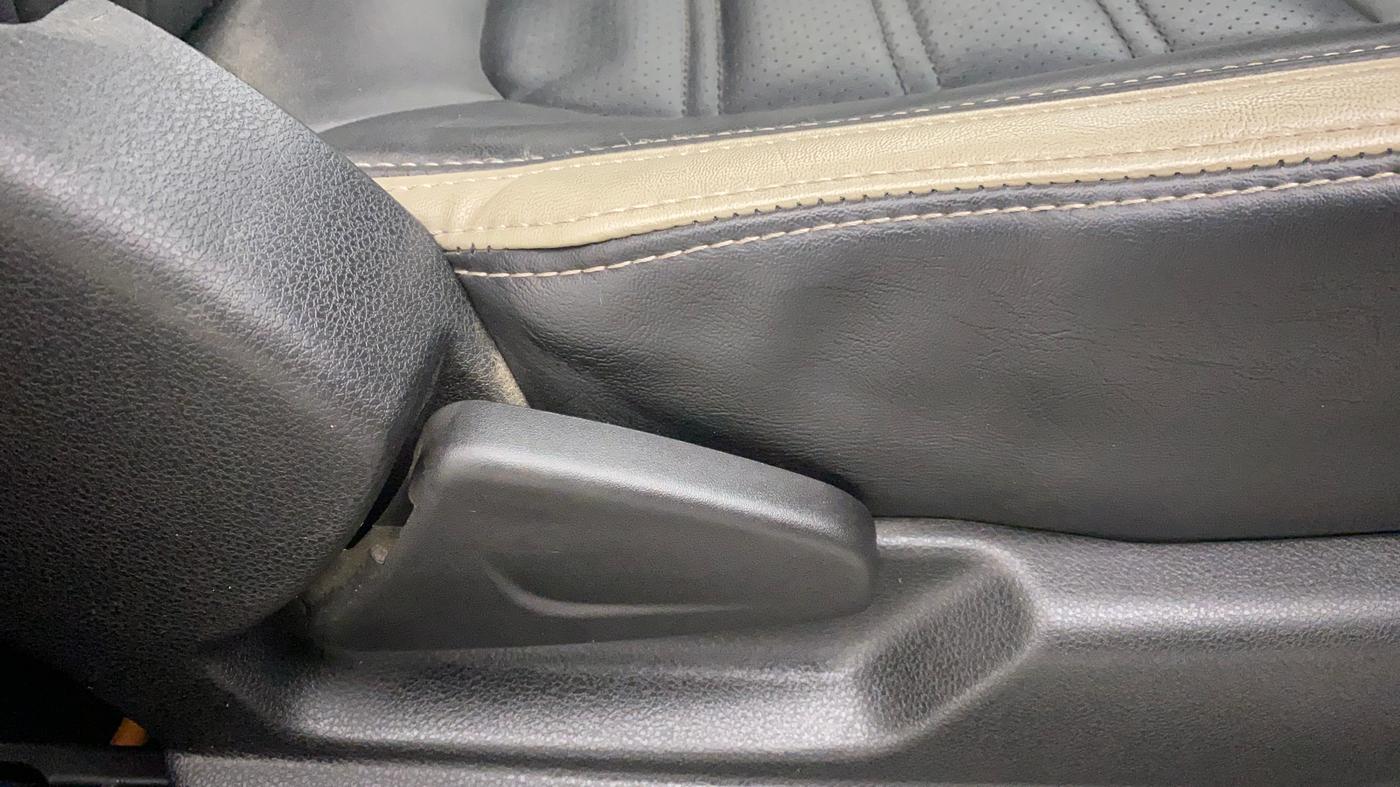 2019 Renault Kwid RXL, Petrol, Manual, 12,743 km, Driver Side Adjustment Panel