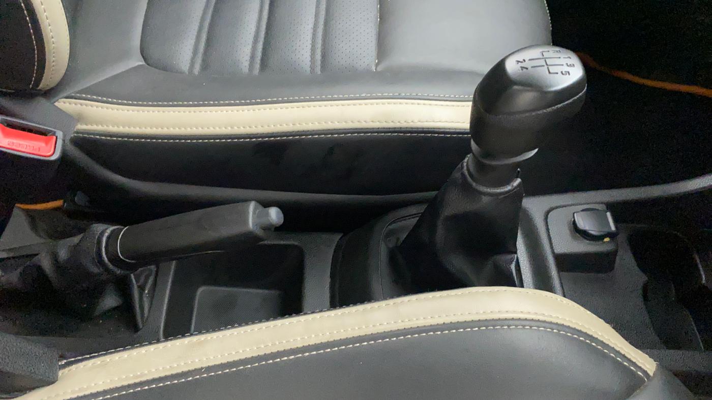 2019 Renault Kwid RXL, Petrol, Manual, 12,743 km, Gear Lever