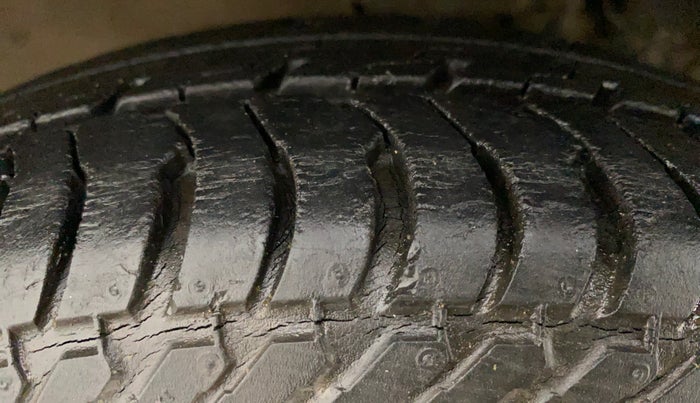 2011 Maruti Alto K10 VXI, Petrol, Manual, 35,116 km, Left Front Tyre Tread