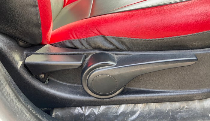 2019 Tata Tiago XZ PETROL, CNG, Manual, 43,107 km, Driver Side Adjustment Panel
