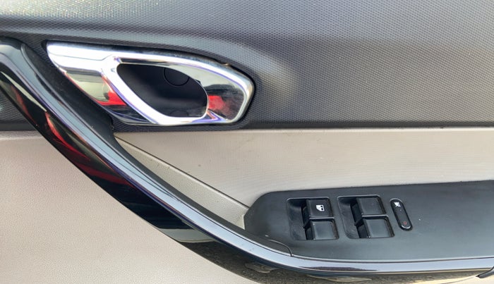 2019 Tata Tiago XZ PETROL, CNG, Manual, 43,107 km, Driver Side Door Panels Control