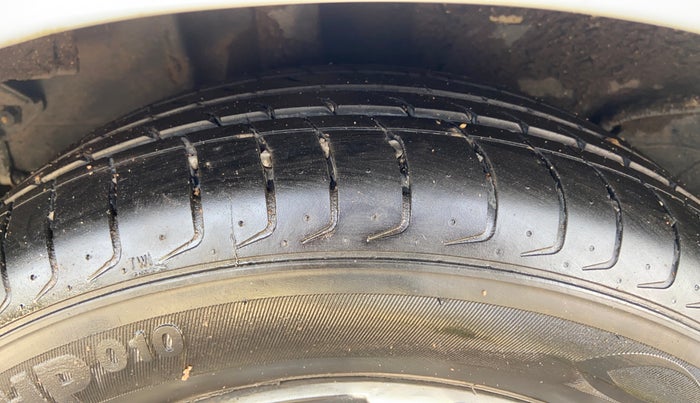 2019 Tata Tiago XZ PETROL, CNG, Manual, 43,107 km, Right Rear Tyre Tread