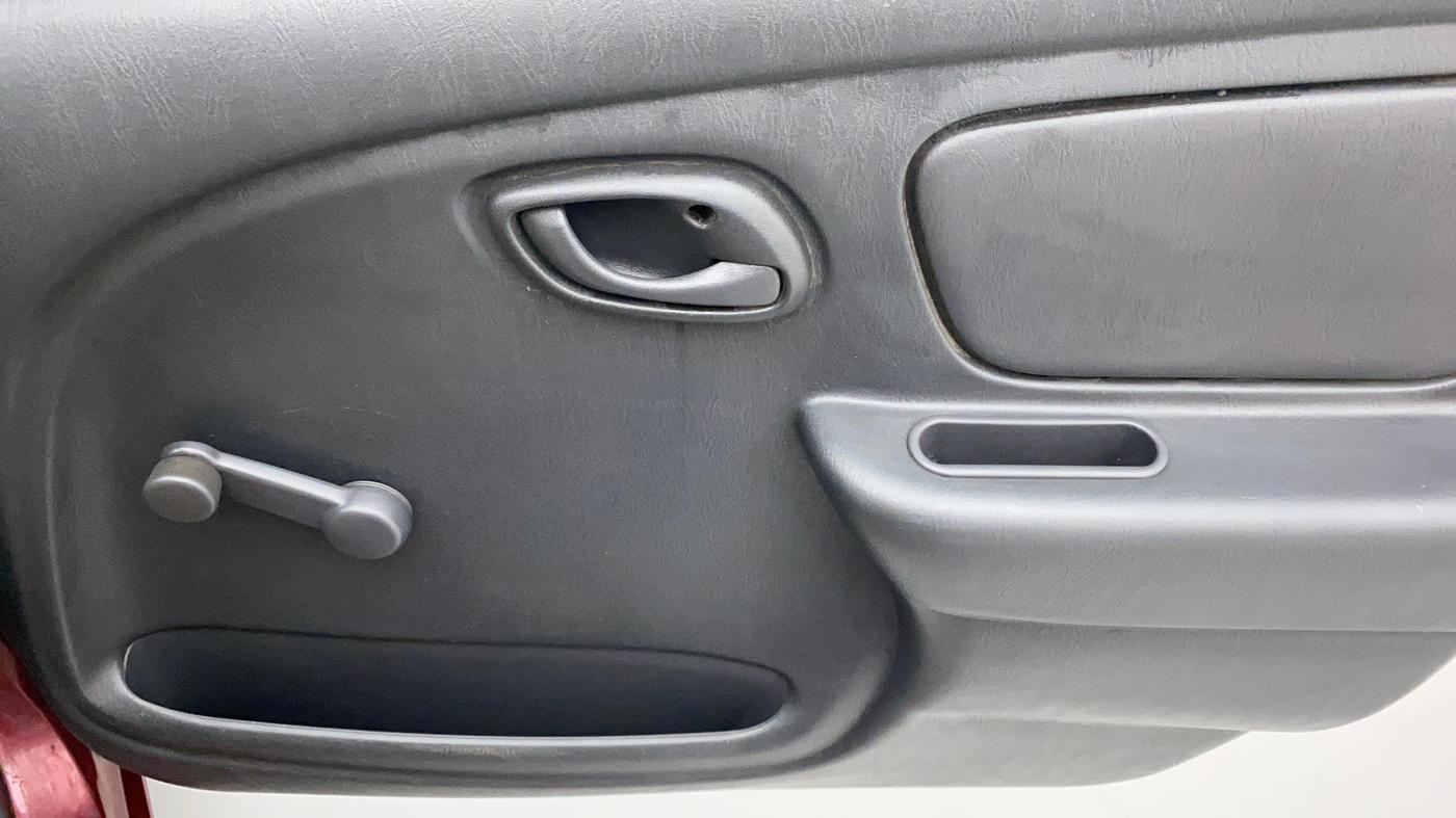 2011 Maruti Alto LXI, Petrol, Manual, 52,743 km, Driver Side Door Panels Control