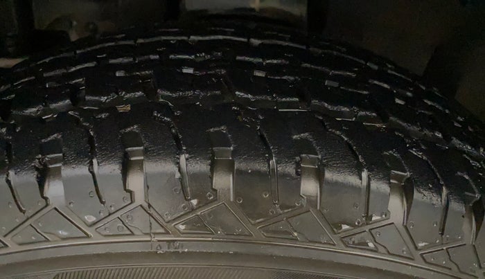 2021 Mahindra Thar LX  P 4WD AT CONVERTIBLE, Petrol, Automatic, 40,907 km, Left Front Tyre Tread