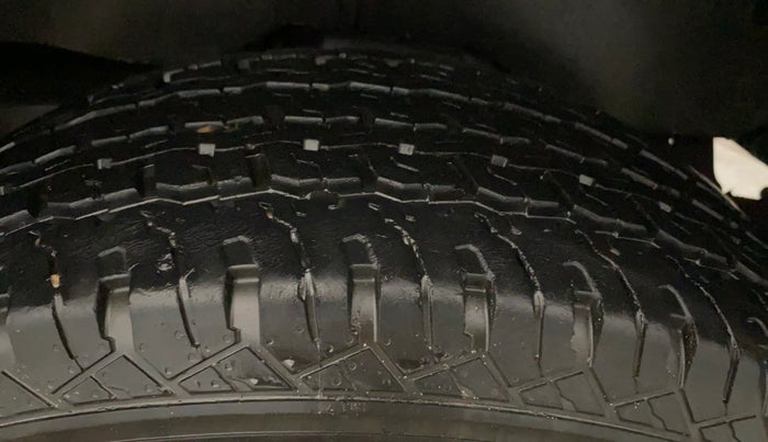 2021 Mahindra Thar LX  P 4WD AT CONVERTIBLE, Petrol, Automatic, 40,907 km, Left Rear Tyre Tread