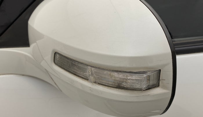 2014 Maruti Swift VXI, Petrol, Manual, 1,14,815 km, Left rear-view mirror - Indicator light has minor damage