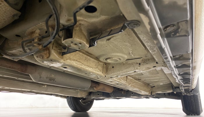 2014 Maruti Swift VXI, Petrol, Manual, 1,14,815 km, Right Side Underbody