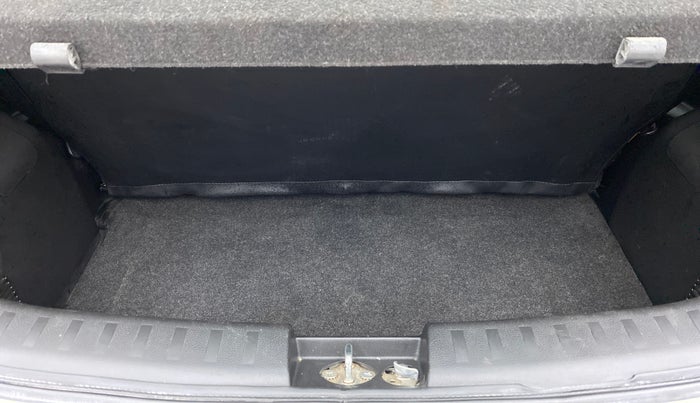 2014 Maruti Swift VXI, Petrol, Manual, 1,14,815 km, Boot Inside
