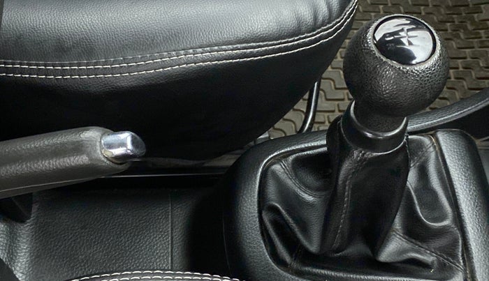 2014 Maruti Swift VXI, Petrol, Manual, 1,14,815 km, Gear Lever