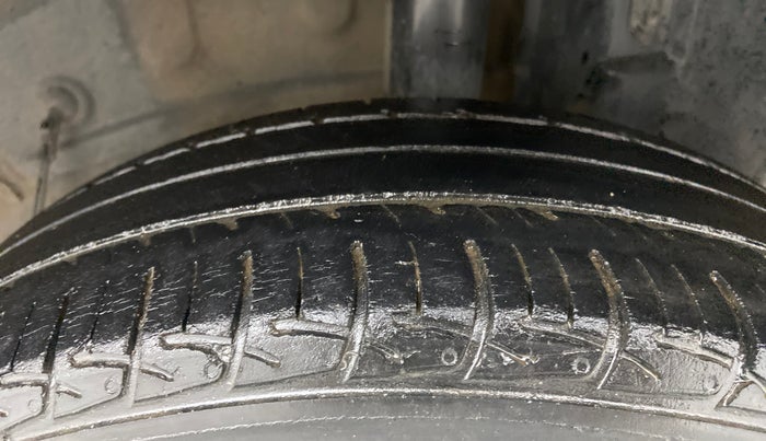 2015 Toyota Etios Liva VD, Diesel, Manual, 1,00,146 km, Left Rear Tyre Tread