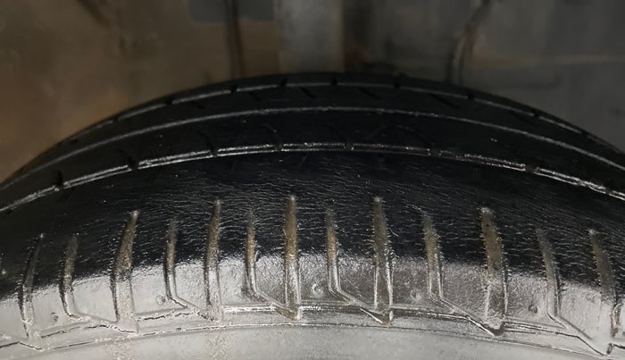 2015 Toyota Etios Liva VD, Diesel, Manual, 1,00,146 km, Right Front Tyre Tread