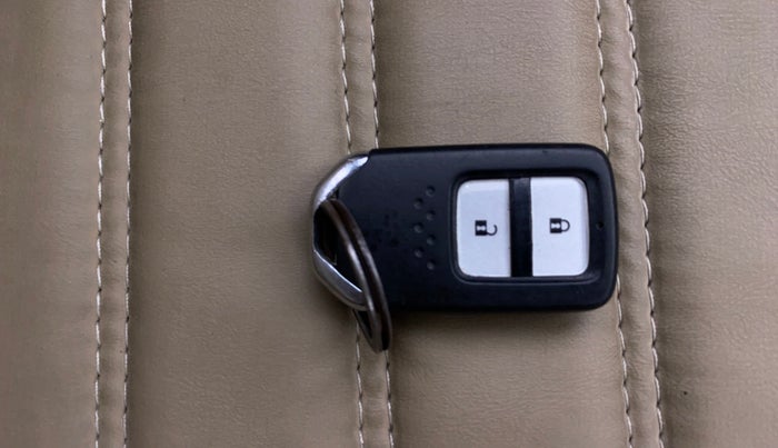 2018 Honda WR-V 1.5L I-DTEC VX MT, Diesel, Manual, 1,10,991 km, Key Close Up