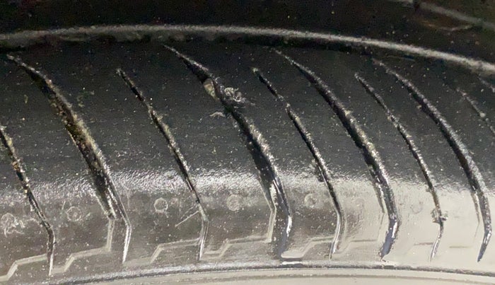 2018 Honda WR-V 1.5L I-DTEC VX MT, Diesel, Manual, 1,10,991 km, Left Front Tyre Tread