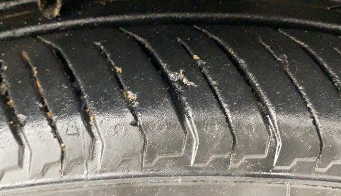 2018 Honda WR-V 1.5L I-DTEC VX MT, Diesel, Manual, 1,10,991 km, Right Front Tyre Tread