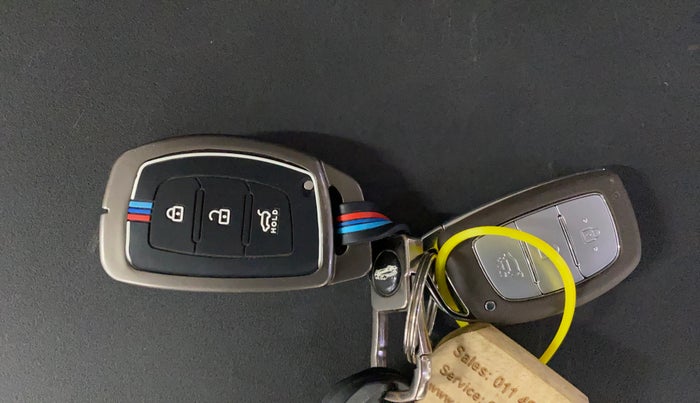 2023 Hyundai VENUE SX 1.2 PETROL, Petrol, Manual, 11,228 km, Key Close Up