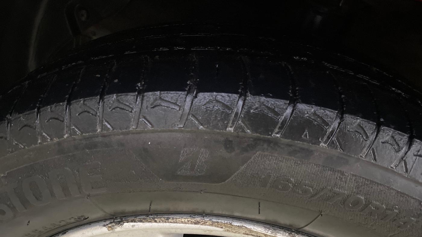 2015 Hyundai Xcent SX 1.2, Petrol, Manual, 95,672 km, Left Front Tyre Tread