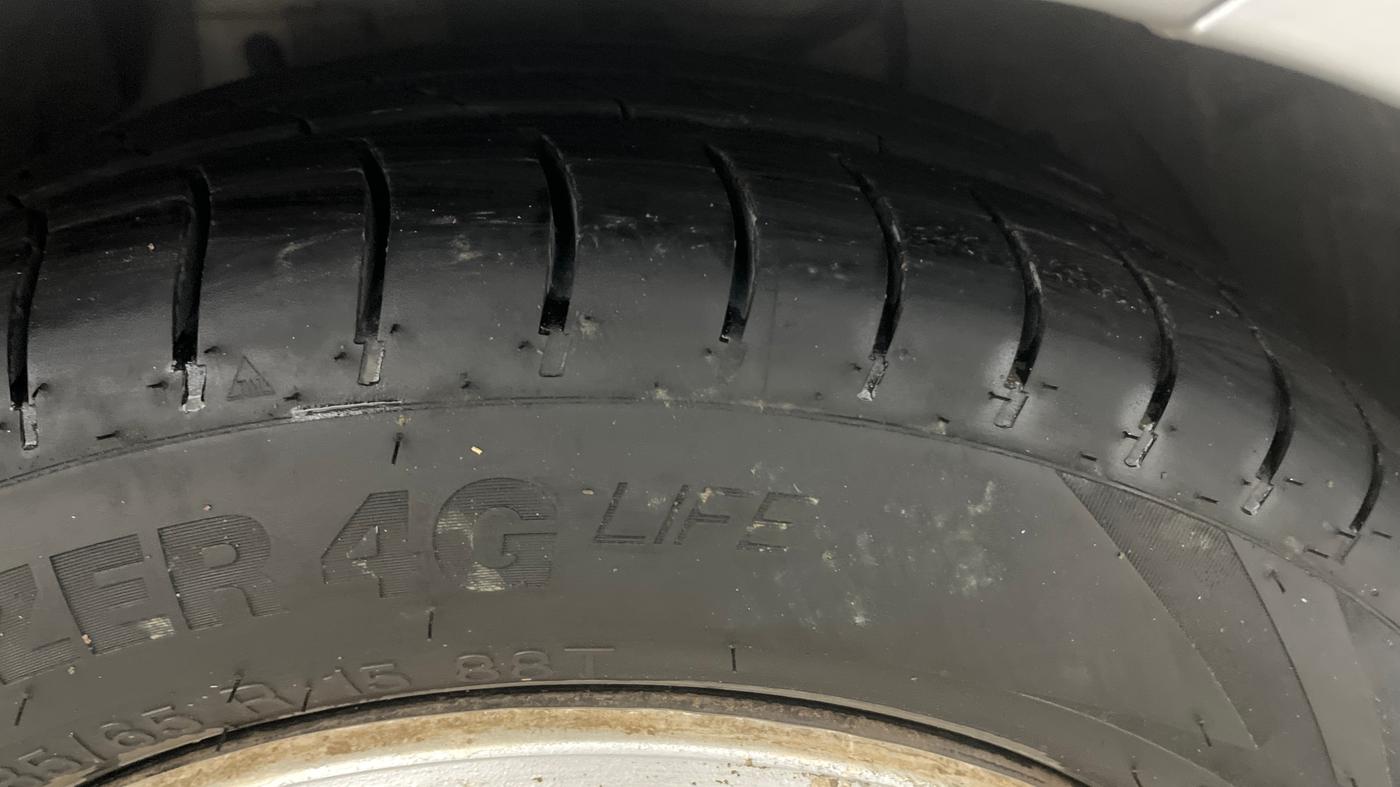 2015 Tata Zest XMS PETROL, Petrol, Manual, 75,897 km, Right Front Tyre Tread
