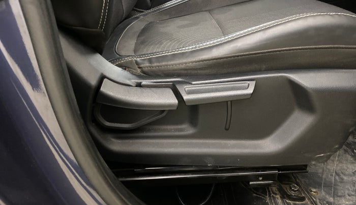 2020 Hyundai VENUE SX 1.0 (O) TURBO IMT, Petrol, Manual, 34,151 km, Driver Side Adjustment Panel