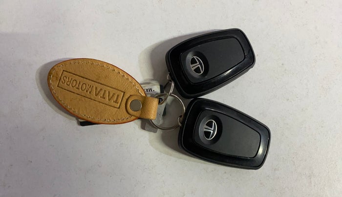 2024 Tata PUNCH ACCOMPLISHED DAZZLE SUNROOF CNG MT, CNG, Manual, 48,461 km, Key Close Up