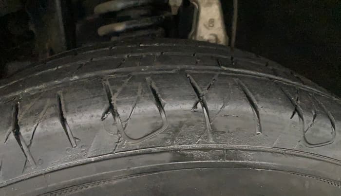 2019 Mahindra MARAZZO M6 7 STR, Diesel, Manual, 94,253 km, Left Front Tyre Tread