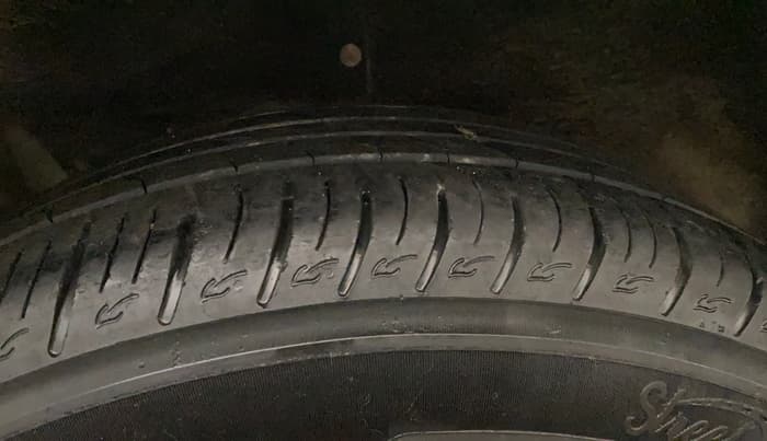 2019 Mahindra MARAZZO M6 7 STR, Diesel, Manual, 94,253 km, Right Rear Tyre Tread