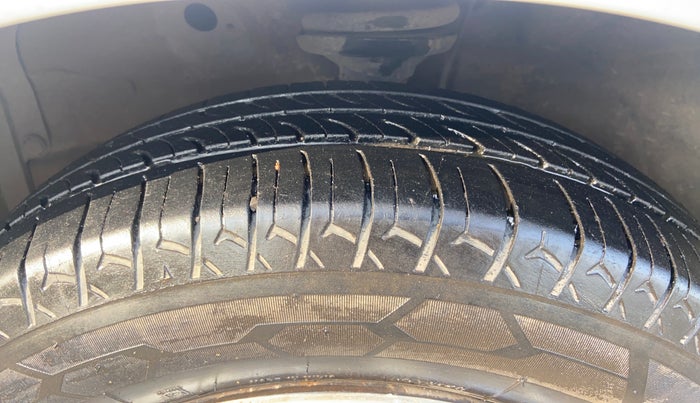 2017 Maruti Wagon R 1.0 VXI, CNG, Manual, 55,357 km, Left Front Tyre Tread