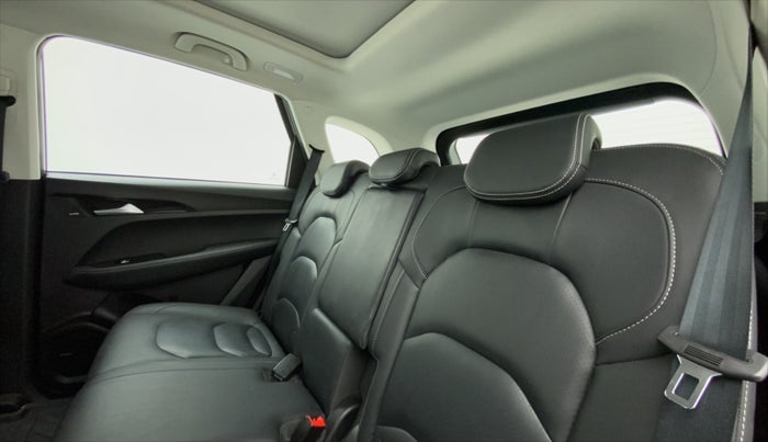 2020 MG HECTOR SHARP 1.5 DCT PETROL, Petrol, Automatic, 29,559 km, Right Side Rear Door Cabin