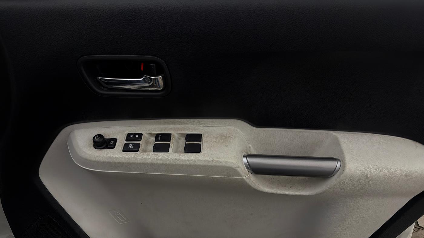 2022 Maruti IGNIS ZETA 1.2, Petrol, Manual, 38,038 km, Driver Side Door Panels Control