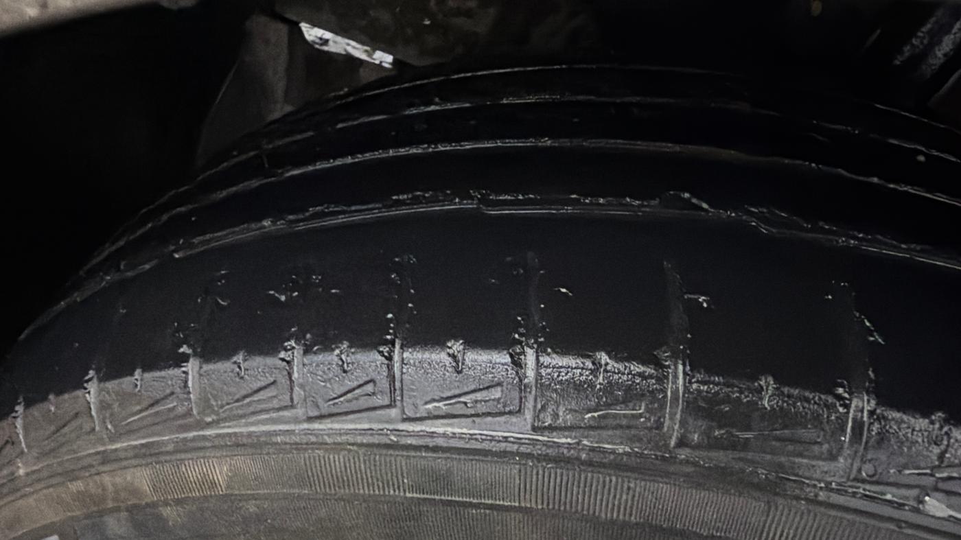 2021 Maruti Ertiga VXI CNG, CNG, Manual, 91,358 km, Left Front Tyre Tread