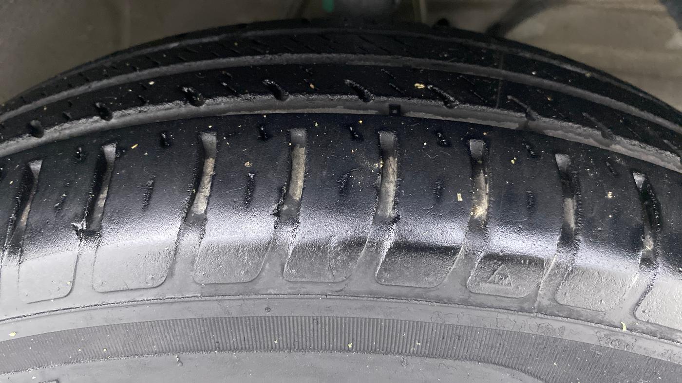 2018 Maruti Dzire VDI, Diesel, Manual, 37,751 km, Right Front Tyre Tread